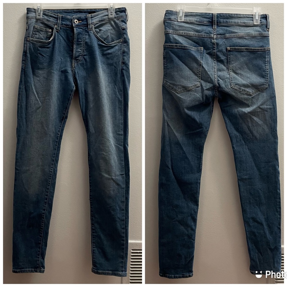 H&M &Denim Women’s Med Wash Denim Skinny Low Waist Button Fly Jeans. Size 30/32